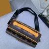 Klassieke Messenger Bag Designer Crossbody Tas Stijlvolle schoudertas Heuptasje voor heren Hardcase-stijl Koppeling met leren handvat Vintage herenportemonnee met reliëf/bedrukt