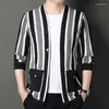 Vestes pour hommes Automne Cardigan Hommes Mode Pulls à rayures Manteau Hommes Casual Tricoté Carigan Slim Pull Vêtements coréens 2023