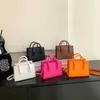 Сумки сумочка маленький размер сцепления кошелек 2023 модные квадратные сумки для рук для женщин кожаный мини -размер мешок для плеча проста. 240407
