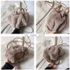 Totes novo bolsa de pelúcia 2021 Bolsas de moda femininas de inverno Cloud Faux Purse Fashion Fashion Casual Match Saco de ombro feminino Fluffy Bag 240407