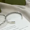 Charme de luxe Femmes Bijoux Bracelet en argent Simple et exquis Lettre Impression Design Mode Polyvalent Designer Noble Élégant et Magnifique Lady Bracelet