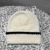 Czapki czapki/czaszki projektant 2023 Nowy jesień zimowy Milan Runway Sweters High End Jacquard Designer Hat QWB9