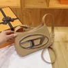 Väskor Ny Single Shoulder Oblique Cross Underarm Fashion Handbag Saddle Crescent Bag Model 4239