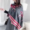 Tasarımcı Kış Poncho Şal Kaşmir Eşarp Kadınlar için Kaşmir Uzun Pashmina İpeksi Şal Sarma Akşam giyinti Battaniyesi Açık Ön panço Cape