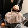 Totas Invierno Nuevo diseño Mango tejido Bolso Mujeres Mujer suave y falso de piel Cross cuerpo cruzado Bag Ladies Plush Messenger Bag 240407