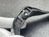 AMG RM052 Watch har en Tourbillon-rörelse hand-lindad mekanisk safirkristallglasspegel keramisk fodral med en naturlig gummiband