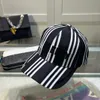 Роскошная бренда бейсбольная шляпа дизайнер летние уличные шляпы Unisex Sports Letter Caps Новые продукты Регулируемые шляпы Sunshade Нейтральная простая шляпа Бесплатная отправка