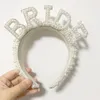 結婚式のためのクラウンヘッドバンドになる花嫁ブライダルベールヘアアクセサリーMRS妻ブライダルシャワーエンゲージメントギフトデコレーションバチェロレットヘアバンドヘッドピースCL2760