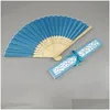 Party Favor Bamboo Silk Fold Hand Fan i Elegant Laser-Cut Present Box Favors Personliga gåvor 3 färger Drop Delivery Home Garden Festi DHVQH