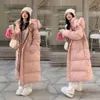 Piumino da donna Parka 2023 New Big Trapunta Piumino da donna Lunghezza al ginocchio Versione coreana Cappotto con cappuccio in piumino d'anatra bianco addensato