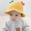Береты, милая детская панама с сердечком, осенне-зимняя вязаная шапка в рыбацком стиле для маленьких мальчиков и девочек, корейские детские шапки ярких цветов с героями мультфильмов