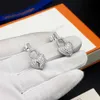 Kolczyki projektanckie 23SS dla kobiet Wysokiej jakości urok biżuterii Pełne diamentowe wisiorek w kształcie serca, w tym wybór prezentów w pudełku