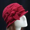 Cappelli a tesa larga da donna da donna invernali vintage eleganti in lana con fiori in feltro cappello a cloche a secchiello200E