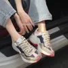 Lyxvarumärkesdesigner Rhyton Casual Shoes Herrkvinnor Sneakers Shoe Strawberry Wave Mouth Tiger Net Print Vintage Trend Old Dad Trainers