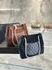 AAA Fashion Högkvalitativa plånböcker Bältesdesigner Kvinnor S handväskor axel 2023 Kopplingar och ryggsäckar