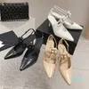 Neuankömmling Damen-Pumps, High-Heel-Sandalen, echtes Leder, offene Zehen-Slides, gemischtes Schaffell, Marken-Design-Abendschuhe, Party-Blumen, Damen-Knöchelriemen-Schnalle