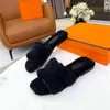 Damespantoffels van 100% echte wol Winter Nieuwe ontwerper Platte bontpantoffel Mode warme lamswol zachte pantoffel Hoge kwaliteit casual slippers Merkschoenen met doos