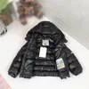 Saf Siyah Bebek Down Ceketler Çocuk Kış Sıcak Giyim Boyutu 100-150 cm Beyaz Logo Baskı Hooded Ceket Erkek Kız Oct05