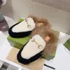 Sandalen Hausschuhe Designer Schuhe Flip Flops Mode Anti-Rutsch-weibliche Slides Frauen pelzige flauschige Kunstpelz Luxusmarke warme Innengröße 35-40