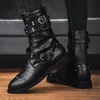 2023 Otoño Invierno Nuevos hombres Botas Moda Remache Negro Botas de motocicleta Estilo de calle Botas altas masculinas Cómodo resbalón en zapatos casuales 10A3