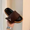 Designer toffel Pool Pool Comfort Platform Noir Vert Bleu Clair Jaune Designer Luxuriska Sandles Mule Slides Platformar Sandal For Woman Real Leather 07