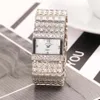 Relógios de pulso Temperamento Senhoras Relógio na Europa e América Banhado Diamante Shell Liga Banda Larga Moda Decorativa Bracelet2058