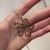 Pendentif Colliers Fleur irrégulière Creux Collier Chaîne Cadeaux d'anniversaire Matériau en alliage