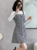 Vestido de duas peças novo outono inverno único breasted houndstooth cinta de espaguete vestido de duas peças conjunto feminino branco gola camisola conjuntos 2024