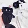 Frauen Socken Großhandel Lustige Magnetische Mit Händen Männer Mode Schwarz Weiß Niedlichen Cartoon Augen Paar Mid-rohr Baumwolle Socke geschenk