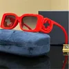 Designer Designer Sun Glasses Solglasögon Mens Nyanser med bokstav utomhus klassisk stil Eyewear Unisex Travel Solglasögon Tender