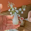 Flaskor 1pc vit dockhus miniatyrer glas vas modell docka hus tillbehör dekor leksak gröna växt ornament presenter hantverk lycklig flaska