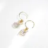 Boucles d'oreilles pendantes Lii Ji véritable perle Keshi avec de minuscules bijoux faits à la main remplis d'or américain 14 carats