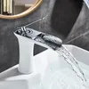 Rubinetti per lavandino del bagno Vidric Rubinetto a cascata dorato Miscelatore per lavabo Maniglia singola Rubinetto per acqua fredda e cucina Cromo W