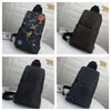 Sacos de luxo Retro Design Avenue Sling Bag Mens Mochila Masculino Pacote de Peito Cross Body Bolsa De Hombro Homens Crossbody Sacos de Alta Qualidade Fanny Pack Ombro Black Bag Dhgate