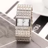 Horloges Temperament Dameshorloge in Europa en Amerika Plated Diamond Shell Legering Breedband Mode Decoratieve Bracelet226E