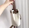 Sac de créateur de mode Sac bandoulière à main Sac seau 16X18cm toile crème avec bandoulière couleur chocolat et boucle dorée aussi OK