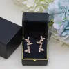 23SS dingle ljuskrona smycken örhängen för kvinnor diamant inlagt tre fjärilar hängande örhänge inklusive varumärkesbröllop gåva