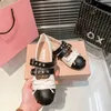 Zapatos de diseñador de lujo de París Zapatos planos de ballet negros y rosados Zapatos de marca para mujer Zapatos de ballet de cuero acolchado Punta redonda Zapatos de cuero formales para mujer Zapatos de vestir