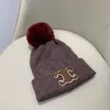 Projektantka zimowa czapka wełniana czapka Kobiety Chunky Knit Grube Faux Fur Pom czapki Kapieczki żeńskie czapki czapki 18 colors