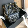 Duma Series 23A Ny ryggsäck Luxury Bag designer Style Mother Child Bag Sying Water Bucket Bag Classic Quilted Bag Metal Chain Bag Size 22cm