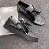 Designer-Sneakers für Herren, Traine, schwarzes Lackleder, goldfarbener seitlicher Reißverschluss, Sneakers für Herren und Damen, flache Schuhe mit quadratischem Design, Schnürung, kariertes Quadrat, runde Zehen, Freizeitschuhe