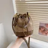 Nowy modny lekki Luksusowy styl modowy w stylu zachodni jedno ramię Crossbody Bucket Fabryka telefonu komórkowego Online 70% Sprzedaż