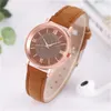 Montres-bracelets Montre Gypsophila Rouge pour Femmes Dames Mode Soleil Modèle Échelle Romaine Quartz Bracelet en Cuir Montre Numérique Femme