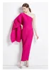 Basic Casual Dresses New Fashion Luxury Design Party Dress Women Solid Color Asymmetry One Shoulder Flying Sleeve Pleated Dresses 254c