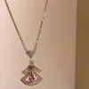 Lyx charm kvinnor smycken guld halsband utsökt mångsidig fläktstil inlagd med rosa diamanter design mode ädla designer elegant och mild damhänge