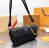 Fashion Designer bag Hand-held crossbody bag Flap design Metal chain leather shoulder strap adjustable 22X10cm folding gift box
