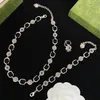 Classic Silver Flower Chain Chokers Halsband Luxury Designer Dubbel bokstavsarmband har stämpel mässingsmaterial för kvinnor bröllop PA271B