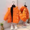 다운 코트 패션 소녀 소년 외부웨어 겨울 따뜻한 두껍게 하향 자켓 아기 반짝이는 문자 인쇄 코트 아이 의류 후드 패드 자켓 231005