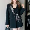 Damenanzüge 2023 Mode Herbst Winter Frauen V-Ausschnitt Langarm Schwerindustrie Gestickte Flares Diamanten Schwarz Weiß Lässiger Blazer