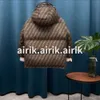 Ontwerperjack voor heren Winter Warm Winddicht Donsjack Glanzend mat Materiaal S-XL Aziatische maat Paarmodellen Nieuwe kleding De hoed is afneembaar